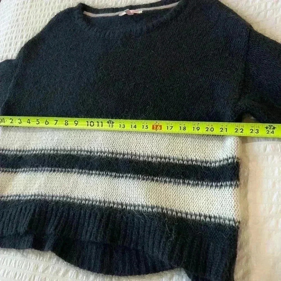 Victoria's Secret Wool Blend size Small pullover - Picture 6 of 9